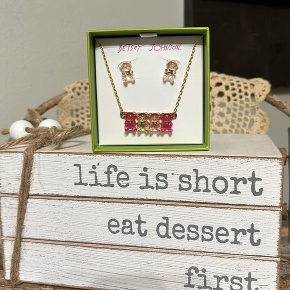 NIB.  BETSEY JOHNSON GUMMY BEAR NECKLACE AND EARRINGS BOXED SET - Picture 2 of 9